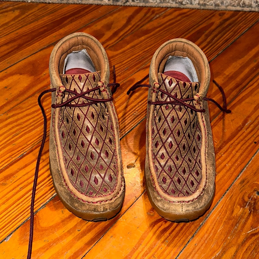 Womens 7.5M twistedX driving moccasins.